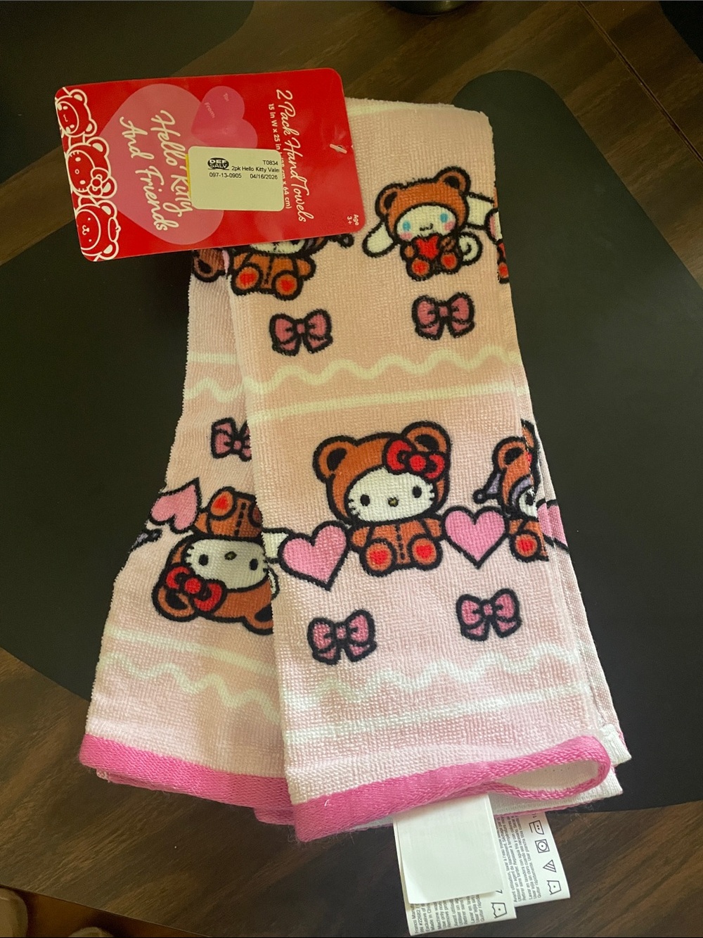 NWT Two Hello Kitty and Friends Pink and White Hand Towels With Hearts